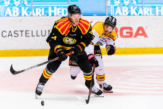 Brynäs Nicklas Danielsson och Luleås Emil Larsson