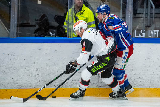 Malmö Redhawks Frederik Storm och Oskarshamns Nichlas Torp