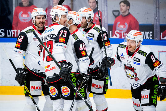 Malmö Redhawks Frederik Storm (h) jublar