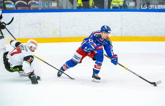 Oskarshamns Filiph Engsund och Malmö Redhawks Max Görtz