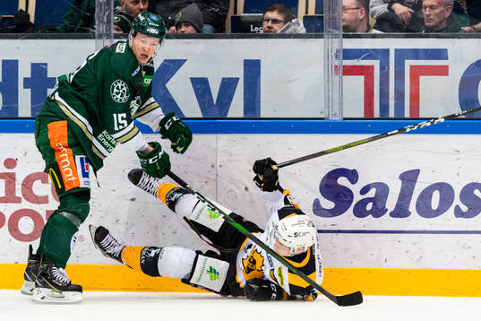 Färjestads Gustav Rydahl och Skellefteås Tuomas Kiiskinen