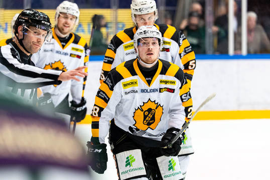 Skellefteås Jesper Frödén jublar