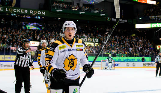 Skellefteås Jesper Frödén jublar
