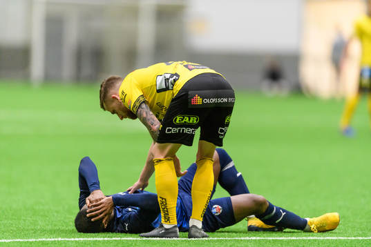 Helsingborgs Mohammed Abubakari liggande