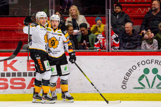 Skellefteås Joakim Lindström och Oscar Möller jublar