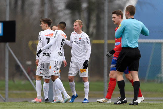 Örgrytes spelare jublar