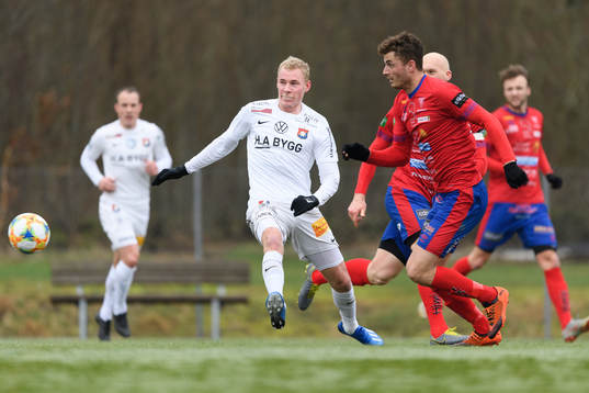 Örgrytes Adam Bergmark Wiberg och Tvååkers Arif Azemi