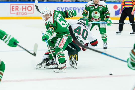 Rögles Leon Bristedt  och Frölundas Joel Mustonen