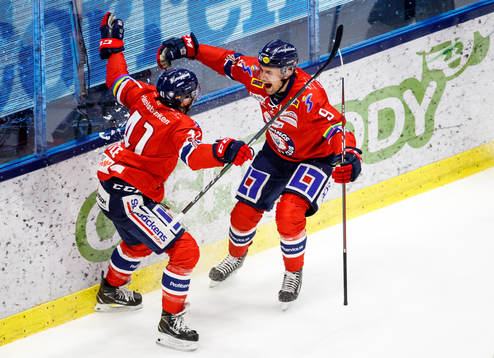 Linköpings Broc Little och Mikael Frycklund jublar