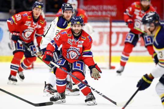 Linköpings Joe Whitney täcker skott