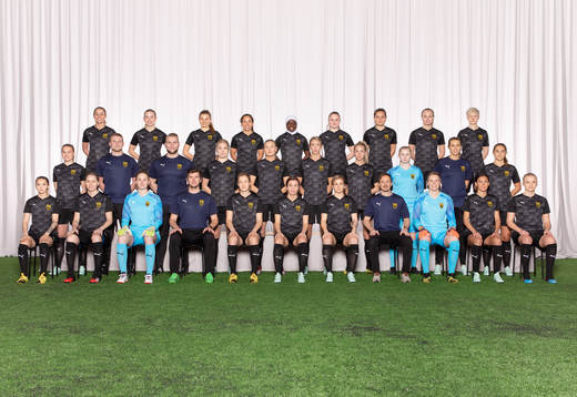  Olivia Holm, Elin Nilsson, Therese Simonsson, Briana Campos, Zabibu Nduwimana, Elvira Fjällström, Sarah Mellouk, Elin Abrahamsson, Nikolina Lundin Lundström. Mittenledet från vänster: Alexandra Sandström, Oskar Hellgren, fysioterapeut, Emil Flatholm, fysioterapeut, Eva Nyström, Kajsa Ekström, Wilma Öhman, Kayla Braffet, Clara Karlsson, Mikaela Jacobson, målvaktstränare, Lova Lundin. Sittande från vänster: Johanna Nyman, Lisa Dahlkvist, Tove Enblom, Andreas Ågren, fystränare, Sanna Kullberg, Fanny Hjelm Rönnlund, Emma Åberg Zingmark, Valle Anundsson, lagledare, Agnes Granberg, Jasmin Nejati, Wilma Carlsson.