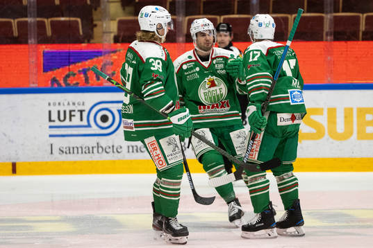 Rögles Taylor Matson jublar med Erik Andersson och Kodie
