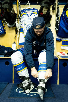 Leksands Spencer Abbott förbereder sig innan