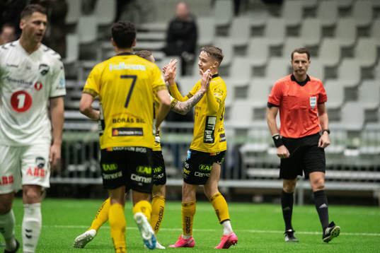 Elfsborgs Jacob Ondrejka jublar med lagkamrater efter 2-0