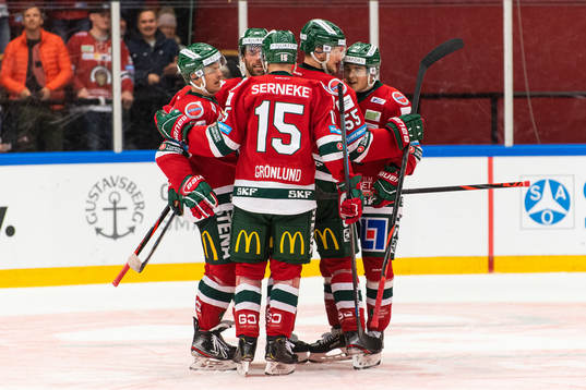 Max Friberg, Anders Grönlund och David Printz jublar med