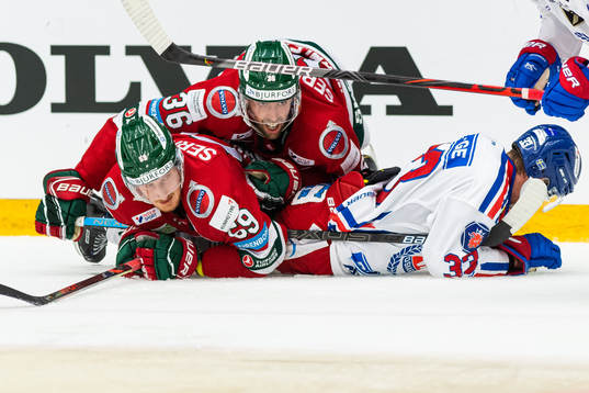 Frölundas Simon Hjalmarsson och Brandon Gormley