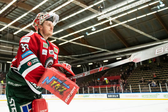 Frölundas målvakt Johan Mattsson jublar