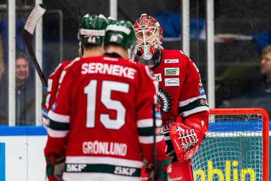 Frölundas målvakt Johan Mattsson jublar