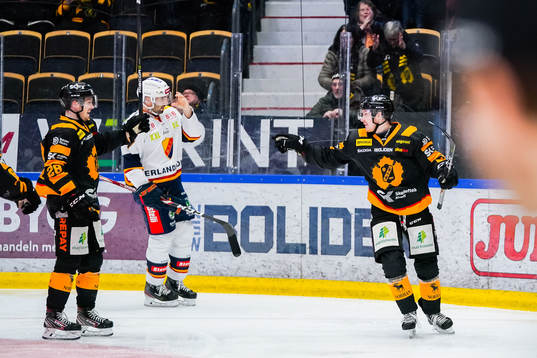 Skellefteås Niclas Burström jublar