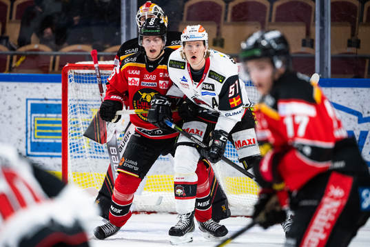 Luleås Jesper Sellgren och Malmö Redhawks Emil Sylvegård