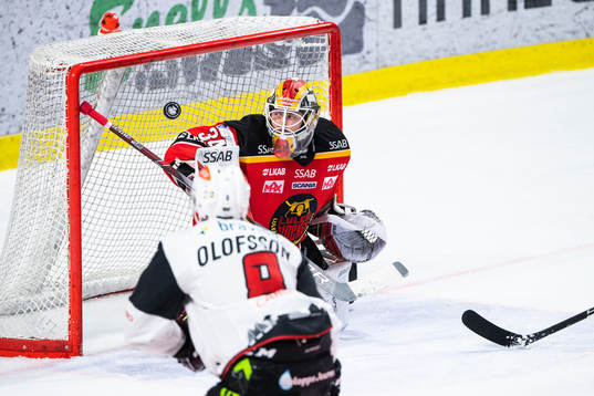 Malmö Redhawks Emil Sylvegård (ej i bild) sätter 3-2