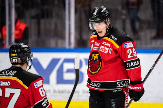 Luleås Erik Gustafsson jublar