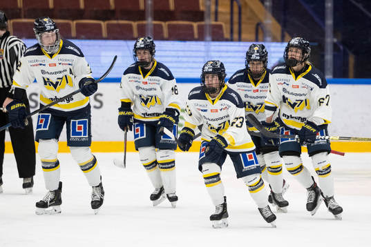 HV71s Sanni Hakala jublar