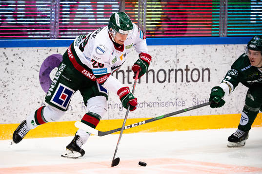 Frölundas Johan Sundström och Färjestads Oskar Bäck