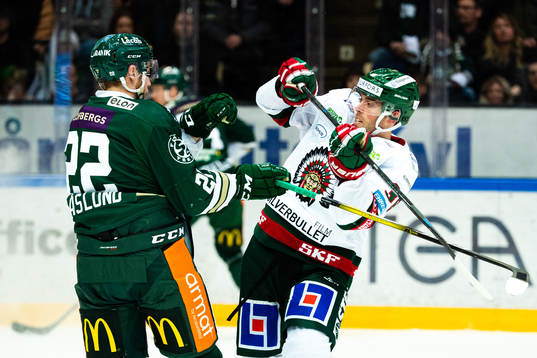 Färjestads Per Åslund och Frölundas Brandon Gormley