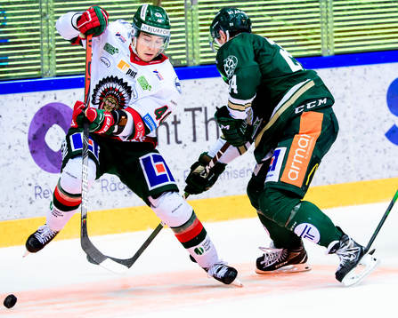 Frölundas Joel Mustonen och Färjestads Jonathon Blum