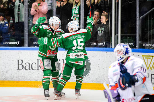 Rögles Anton Bengtsson och Simon Ryfors jublar