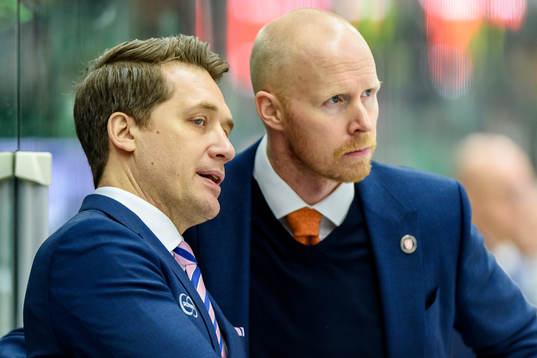 Växjös tränare Sam Hallam och assisterande tränare