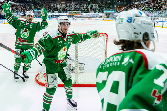 Rögles Dominik Bokk jublar