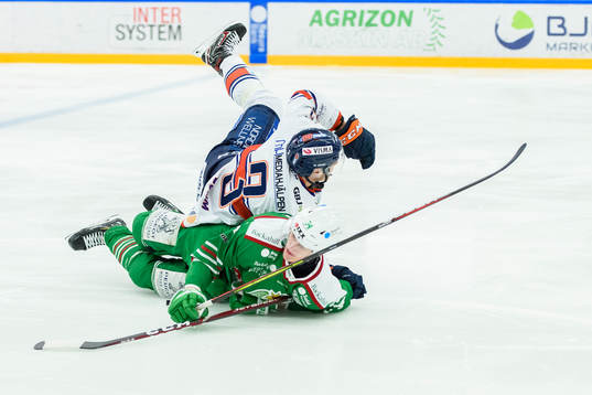 Rögles Adam Edström och Växjös  Oliver Bohm