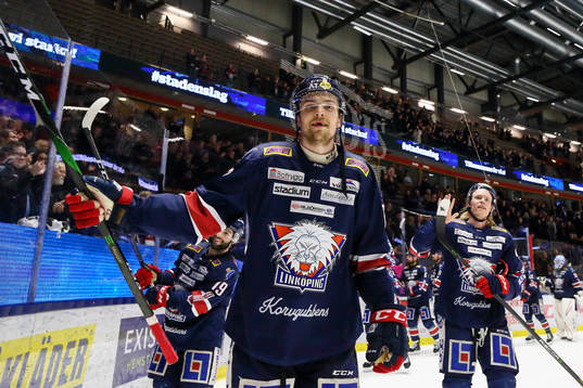 Linköpings Jarno Kärki och Samuel Lofquist jublar