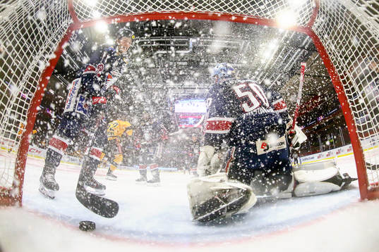 Mål 0-1 förbi Linköpings målvakt Jonas Gustavsson