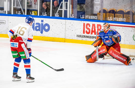 Oskarshamns målvakt Marcus Hellgren och Arsi Piispanen