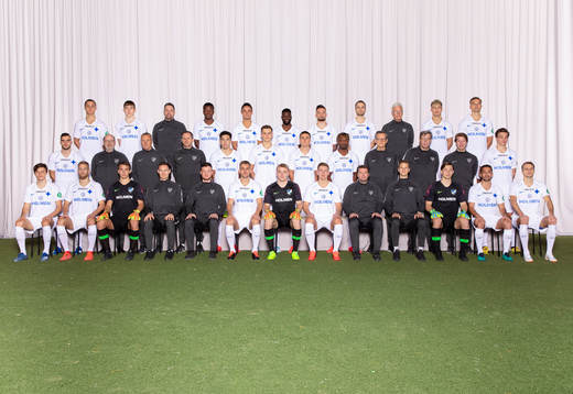  Jonathan Levi, Isak Bergmann Johannisson, läkare Peter Cratz, Manasse Kosu, Ian Smith, Maic Sema, Sead Haksabanovic, Andreas Blomqvist, lagledare Stefan Hellberg, Pontus Almqvist, Henrik Castegren. Mittenledet från vänster: Egzon Binaku, läkare Peter Rockborn, materialförvaltare Lennart Linder, massör Stefan Thordarson, Lucas Lima, Oliver Stefansson, Carl Björk, Kevin Alvarez, läkare Bengt Janzon, idrottsskadeterapeut Dale Reese, fysioterapeut Marcus Linnér, Rasmus Lauritsen.