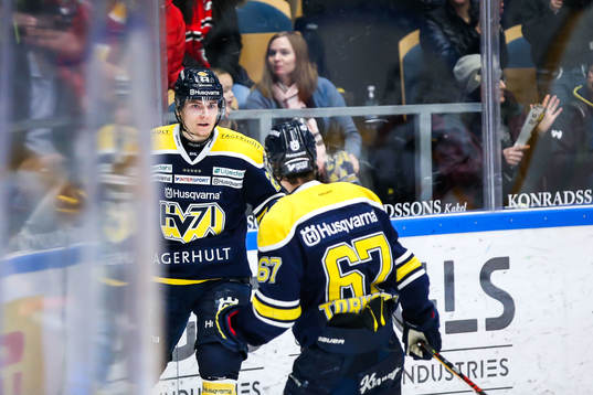 s Lias Andersson jublar med Christoffer Törngren