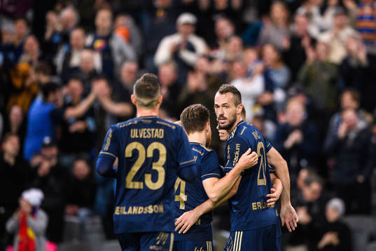 Djurgårdens Emir Kujovic jublar med lagkamrater efter 1-0