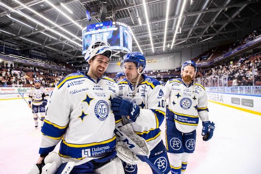 Leksands målvakt Axel Brage och Johan Fransson jublar