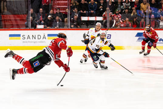 Örebros Jordan Boucher och Djurgårdens William Eklund