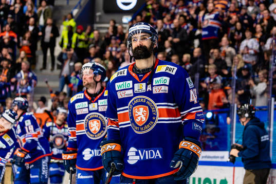 Växjös Daniel Rahimi jublar