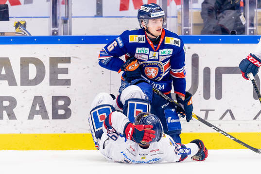 Linköpings Joe Whitney faller