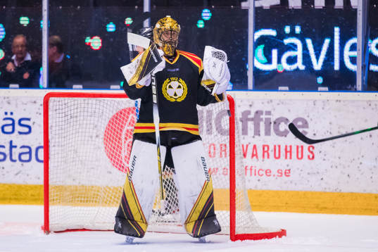 Brynäs målvakt Samuel Ersson jublar