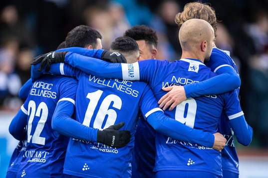 IFK Göteborgs Giorgi Kharaishvili jublar med lagkamrater