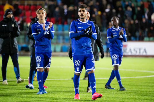 IFK Göteborgs Hosam Aiesh tackar publiken