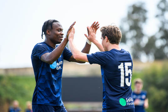 Helsingborgs Noel Mbo och Max Svensson jublar efter 2-0