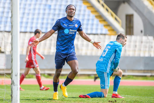 Helsingborgs Noel Mbo jublar efter sitt 1-0 mål