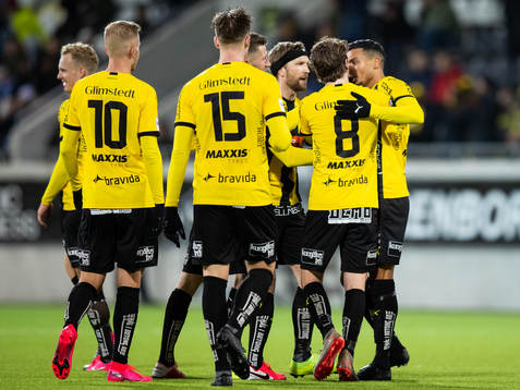 Häckens Ahmed Yasin jublar med lagkamrater efter 3-0
